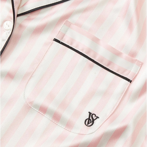 Victoria's Secret
Glazed Satin Short Pajama with logo - Picture 3 of 4